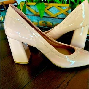 Blush colored Grazen pointed toe pump by Anne Klein sz 6